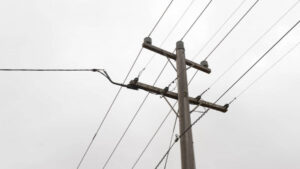 Hundreds without power during pole replacement