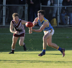 Swans win in front of past premiership stars