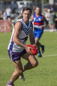Kangas thump rivals