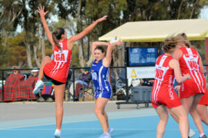 Fast starting Swans stun Roos