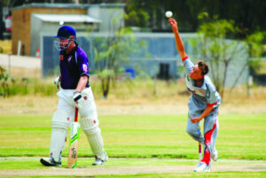 Holmes smashes double century