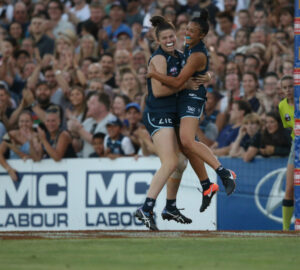 Lions snare Bella