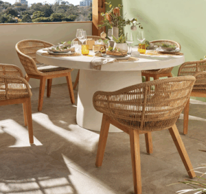 How to choose the perfect round outdoor table for your space