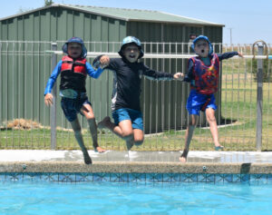 Visitors returning to Cohuna, Kerang
