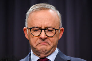 PM reveals the referendum question