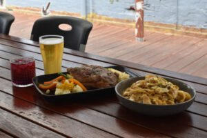 Exchange Hotel Kerang publicans enjoy job