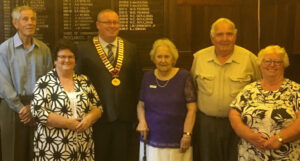 Chains honour past mayors