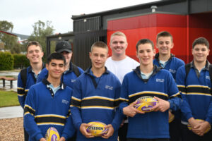 Sporting King visits schools