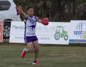 Roos, Kangas in top four battle