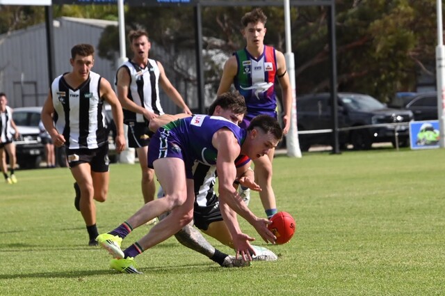 Magpies win thriller